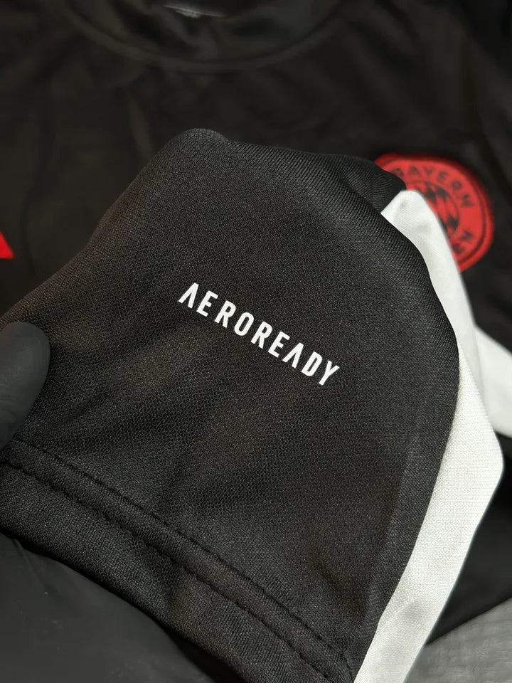 Kit Regata/Short Bayern de Munique Preto/Vermelho