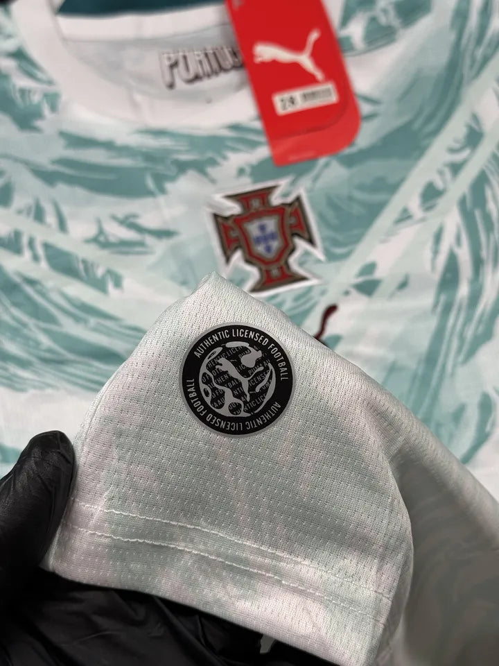 Kit Infantil Seleção Portugal Branco e Verde II 26/27