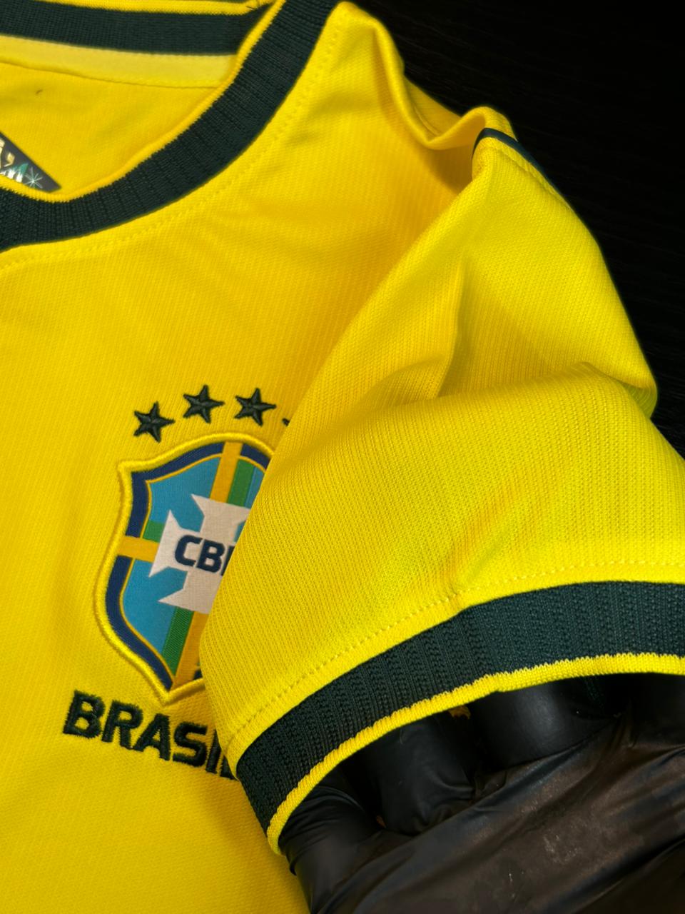 Camisa Feminina Seleção Brasil Amarela I 26/27 (Gola Verde Escuro)