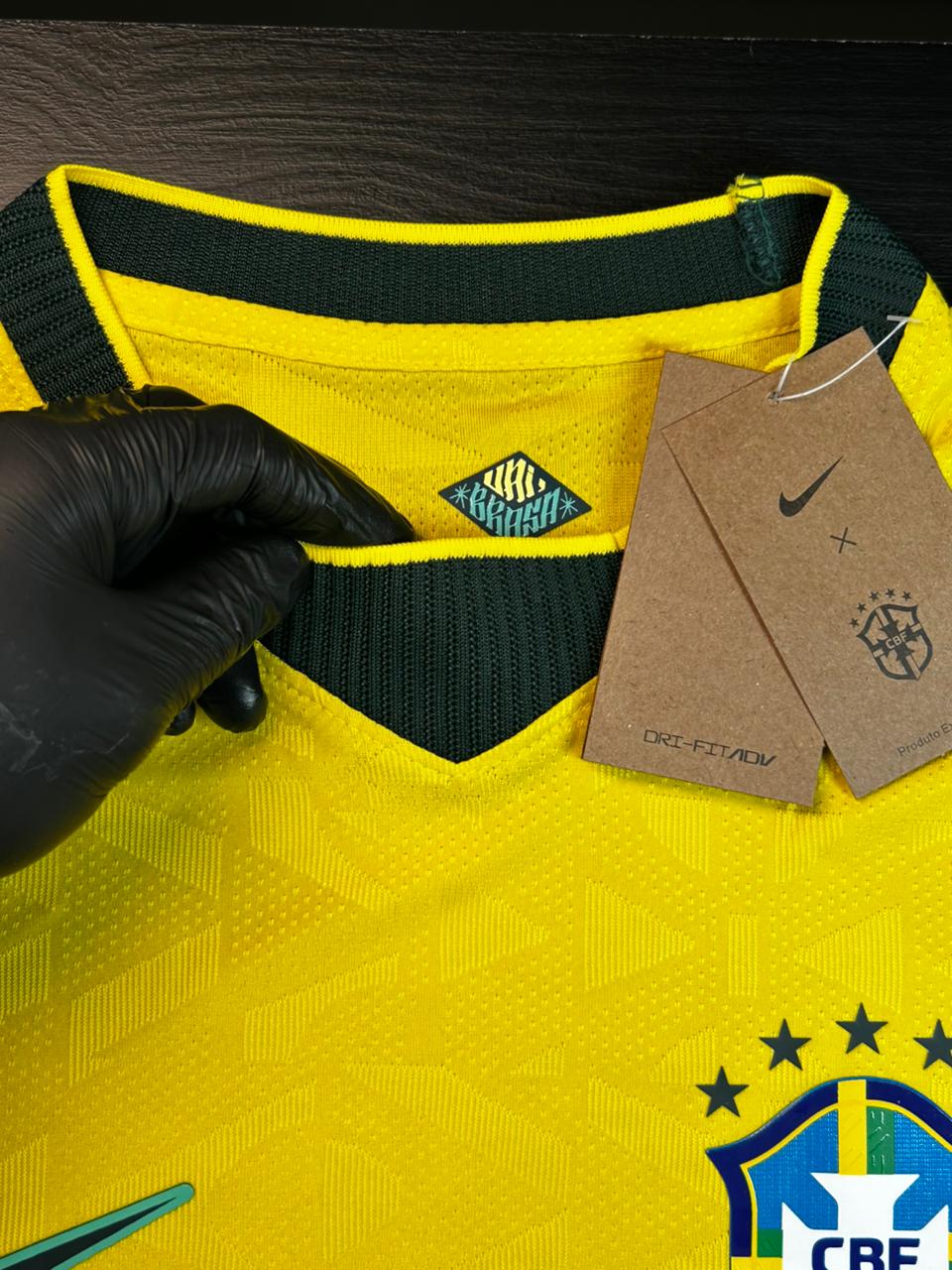 Camisa Feminina Seleção Brasil Amarela I 26/27 (Gola Verde Escuro)
