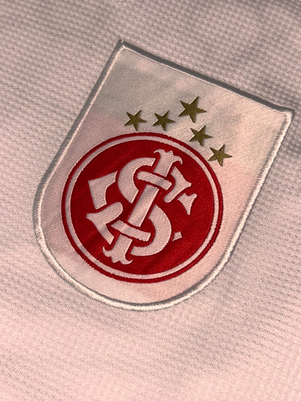 Camisa Internacional Branca II 26/27 - Escudo levemente avermelhado