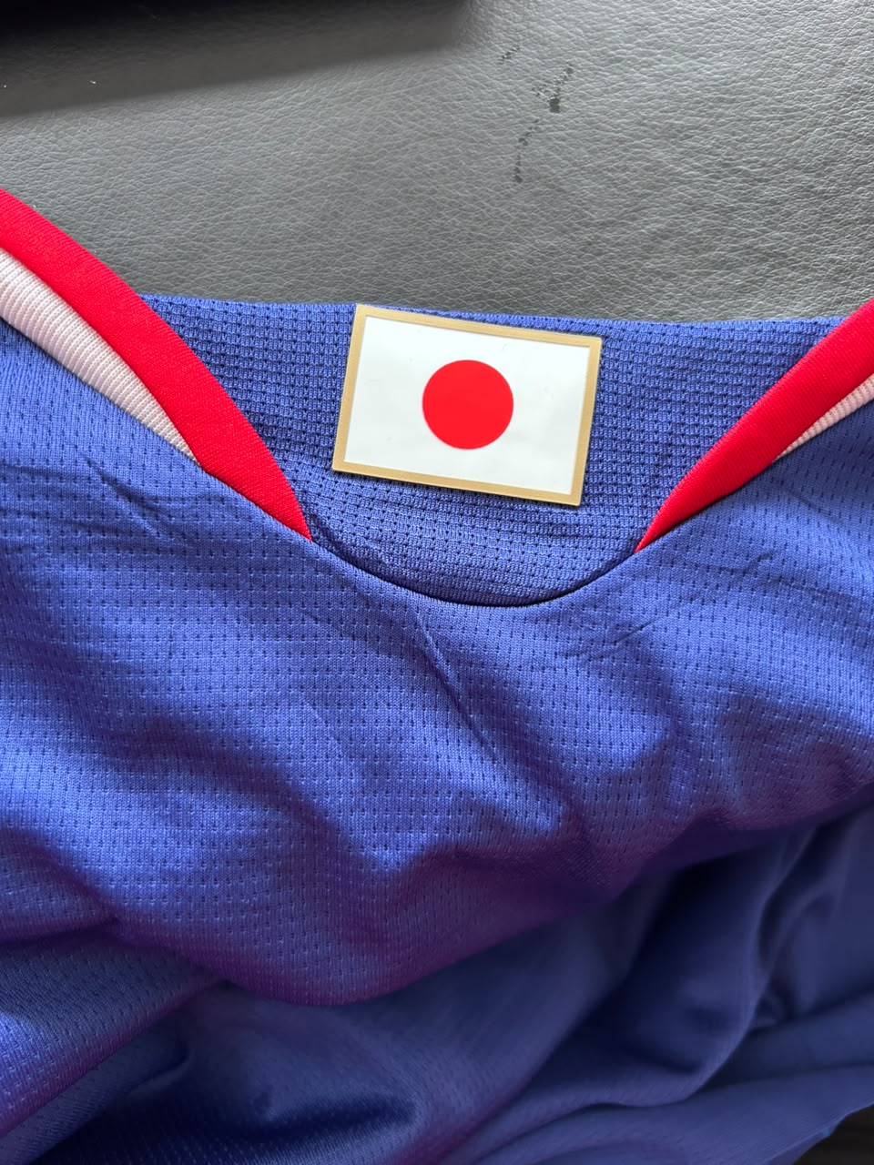 Camisa Japão Azul 26/27 – Detalhe Desalinhado