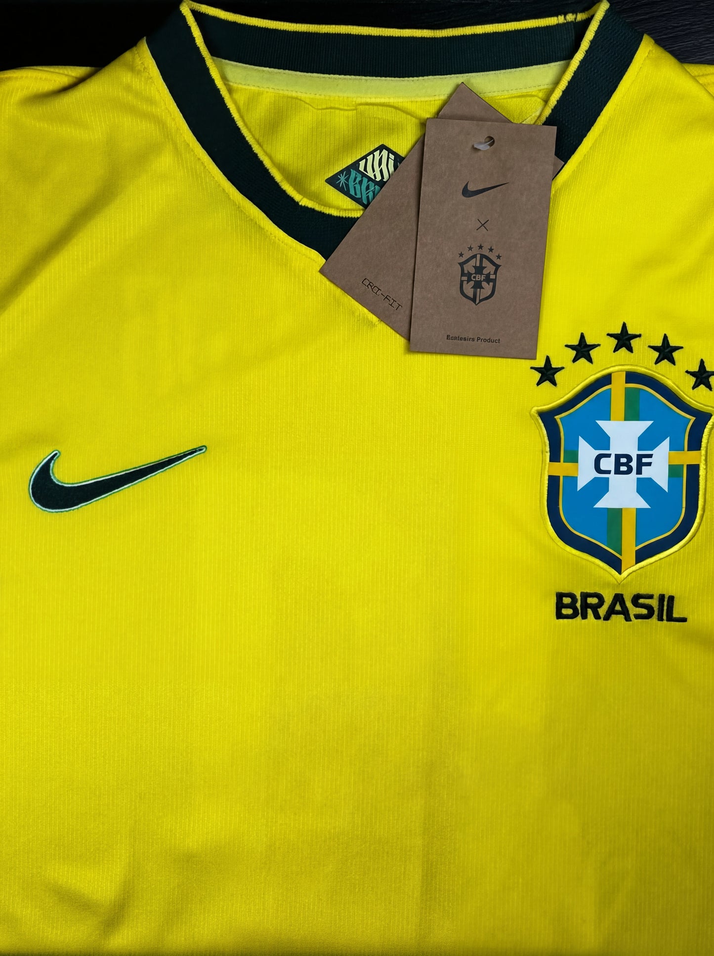 Camisa Feminina Seleção Brasil Amarela I 26/27 (Gola Verde Escuro)