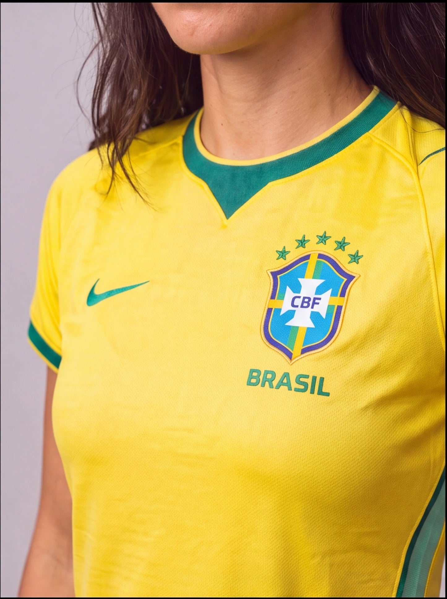 Camisa Feminina Jogador Seleção Brasil Amarela I 1.1 Idêntica a original 26/27