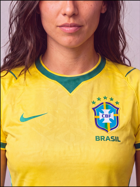Camisa Feminina Jogador Seleção Brasil Amarela I 1.1 Idêntica a original 26/27
